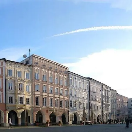Apartment 90m2 Loft I Kaffee I Terrasse I E-parkplatz I 65' Smart Tv