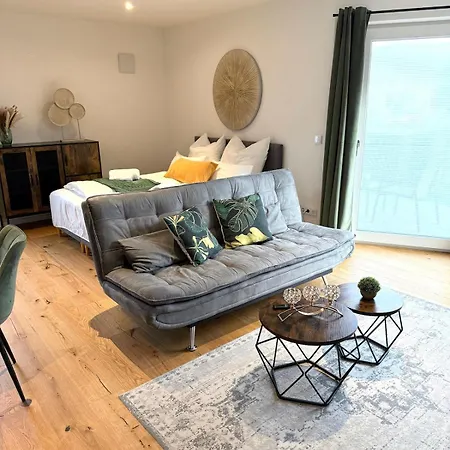 90m2 Loft I Kaffee I Terrasse I E-parkplatz I 65' Smart Tv * Rosenheim