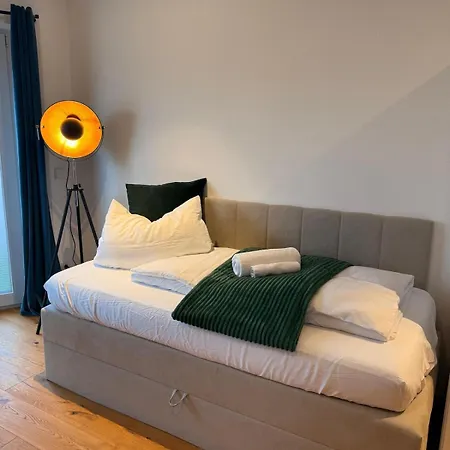 Apartment 90m2 Loft I Kaffee I Terrasse I E-parkplatz I 65' Smart Tv *
