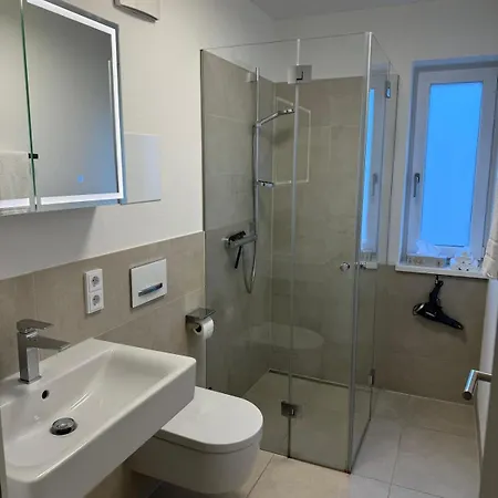 90m2 Loft I Kaffee I Terrasse I E-parkplatz I 65' Smart Tv