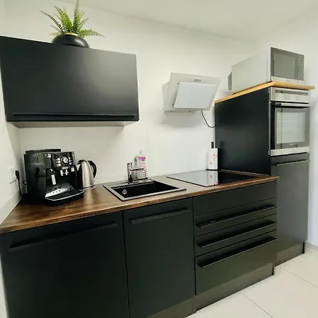 90m2 Loft I Kaffee I Terrasse I E-parkplatz I 65' Smart Tv Apartment *